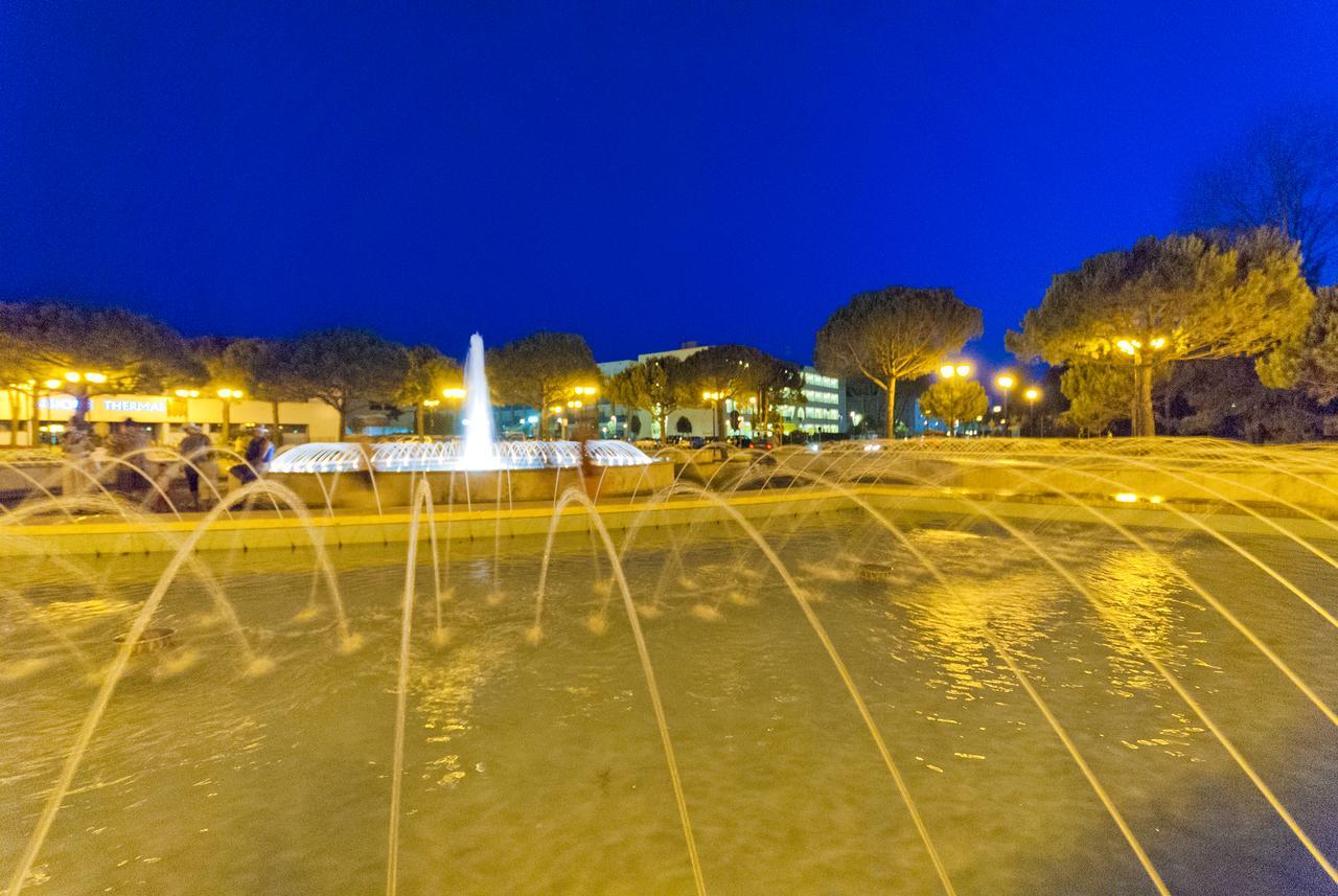 Vania Bibione Luaran gambar